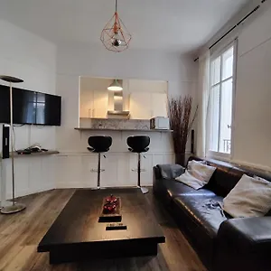 Apartment Nice And Cozy 1b In The Heart Of, Paris